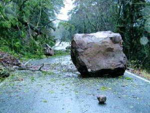 boulder_in_road_pic